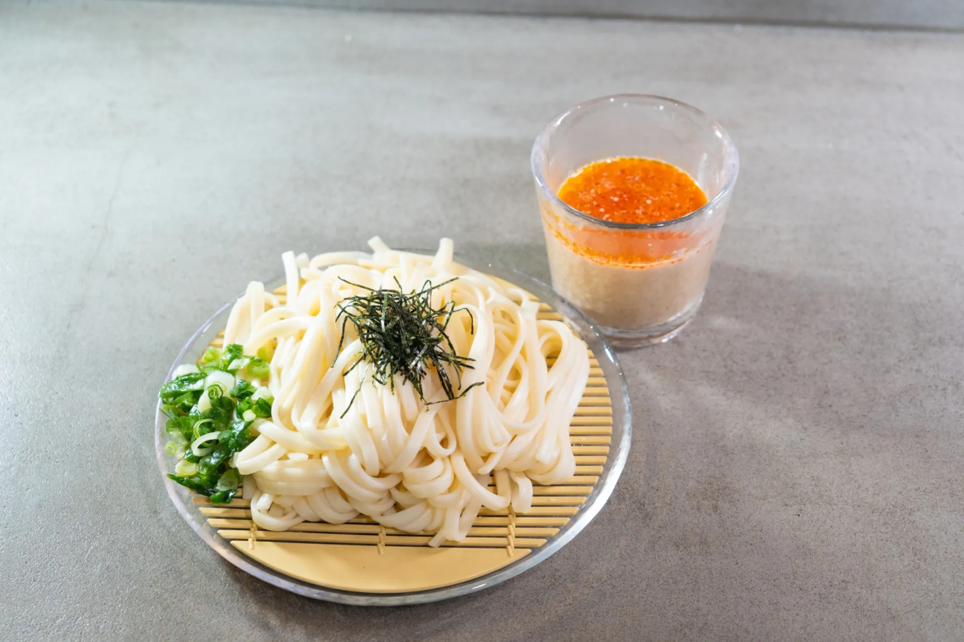 作業のお供に最適！Villange Shisha Shinsaibashi でゆったりランチも。