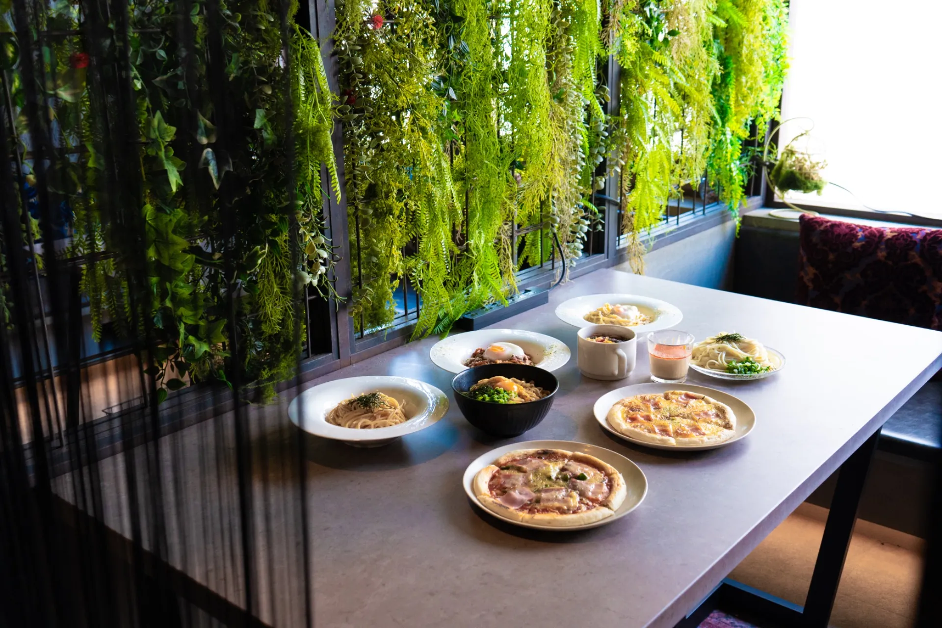 大阪心斎橋で高評価のシーシャカフェ！まぜそばで満足ランチ