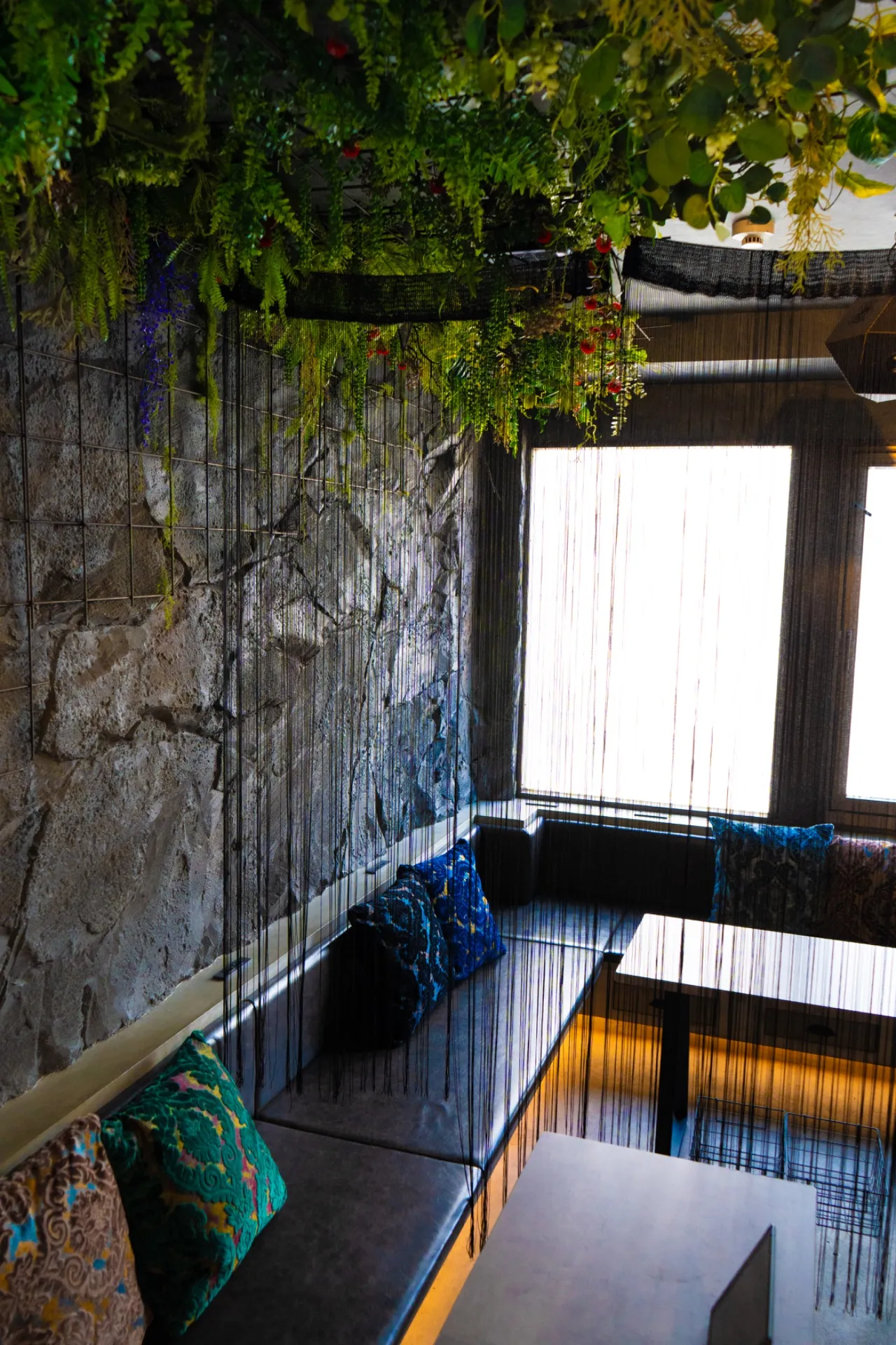 心斎橋で高評価のシーシャカフェ！充電器・ブランケット貸し出し無料