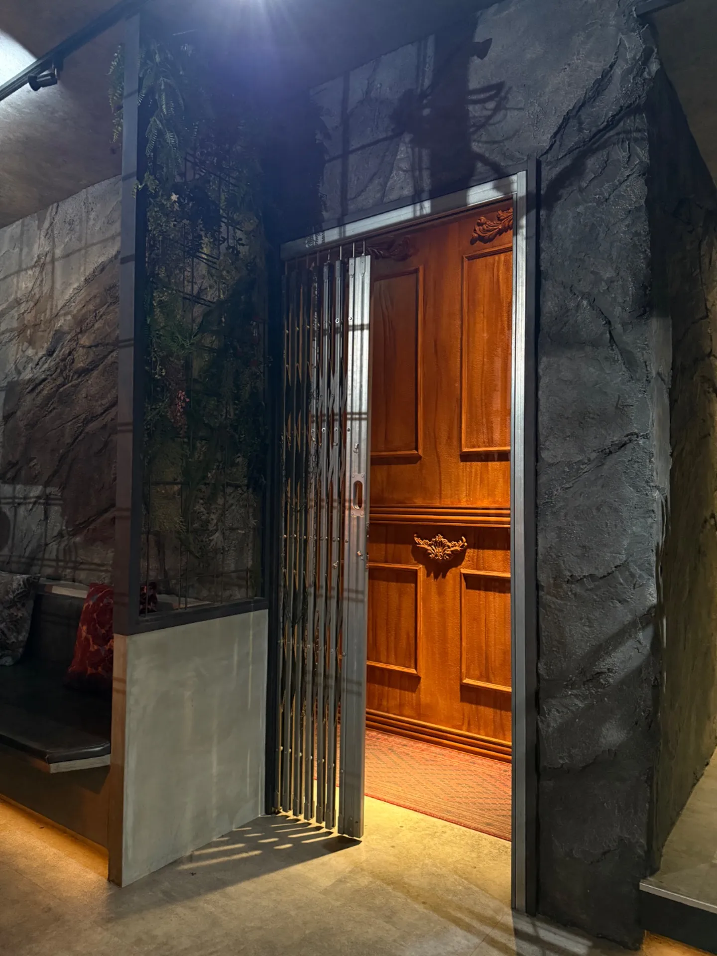 Daytime at Villange: A Sunlit Sanctuary for Focus and Relaxation
